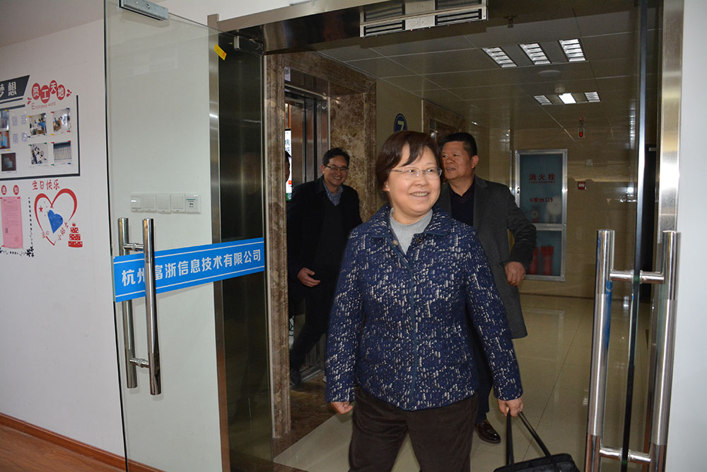 省委副秘書長、省檔案局局長劉蕓帶隊來公司開展“服務(wù)企業(yè)、服務(wù)群眾、服務(wù)基層“活動1.jpg